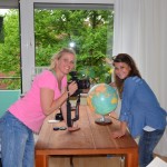 Christine Liebold und SIE in der ausgeleuchteten Wohnung für das BAMS-Shooting