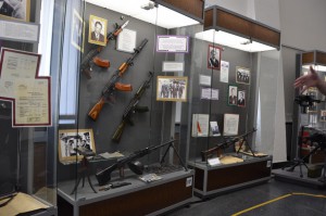 Wie Trophäen - die Sturmgewehre im Museum 