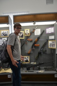 ER vor den Waffen