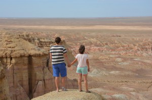 Dort war mal der Ozean! ER und SIE genießen den irren Ausblick