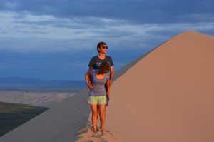 ER und SIE haben es geschafft. Oben auf der Sanddüne 
