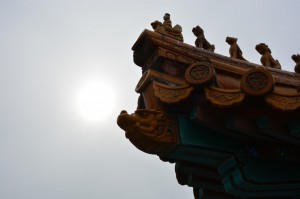 Zum Teil verdeckt: die Sonne hinter Smog in Beijing