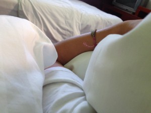 IHR Arm im Bett
