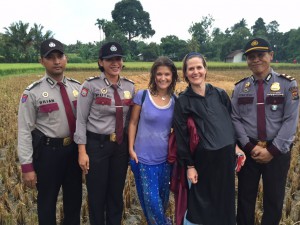 Gruppenbild mit Polizei