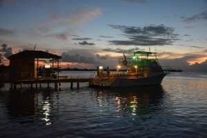 Schiff am Pier