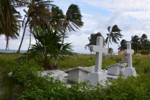Sogar der Friedhof auf Caye Caulker hat Meerblick