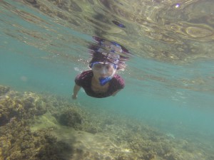 IHRE Mutter unter Wasser in Costa Rica