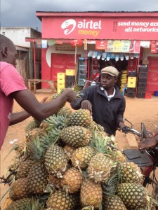 Ananas-Verkauf am Straßenrand